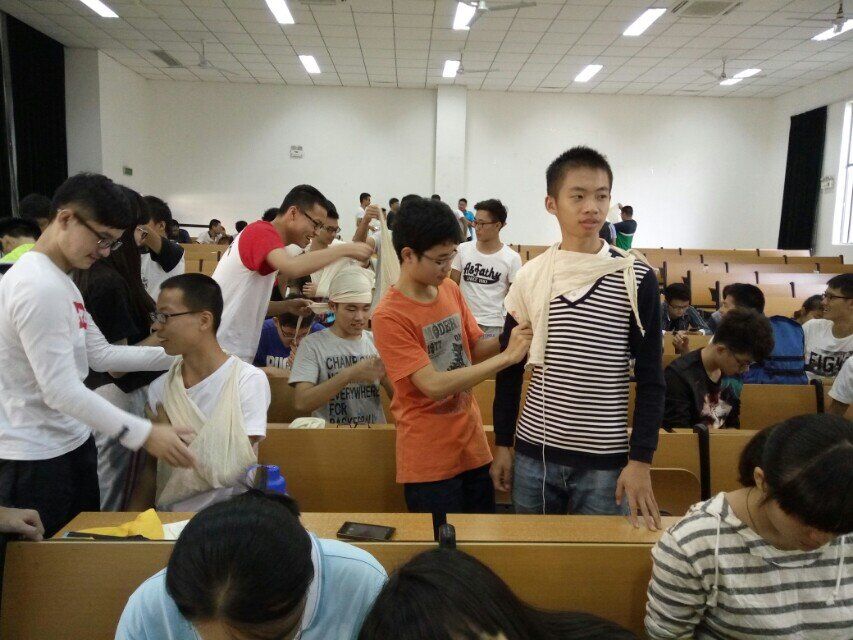 机械工程及自动化学院红十字会急救知识培训 (3) 机械工程及自动化学院红十字会急救知识培训 (3)