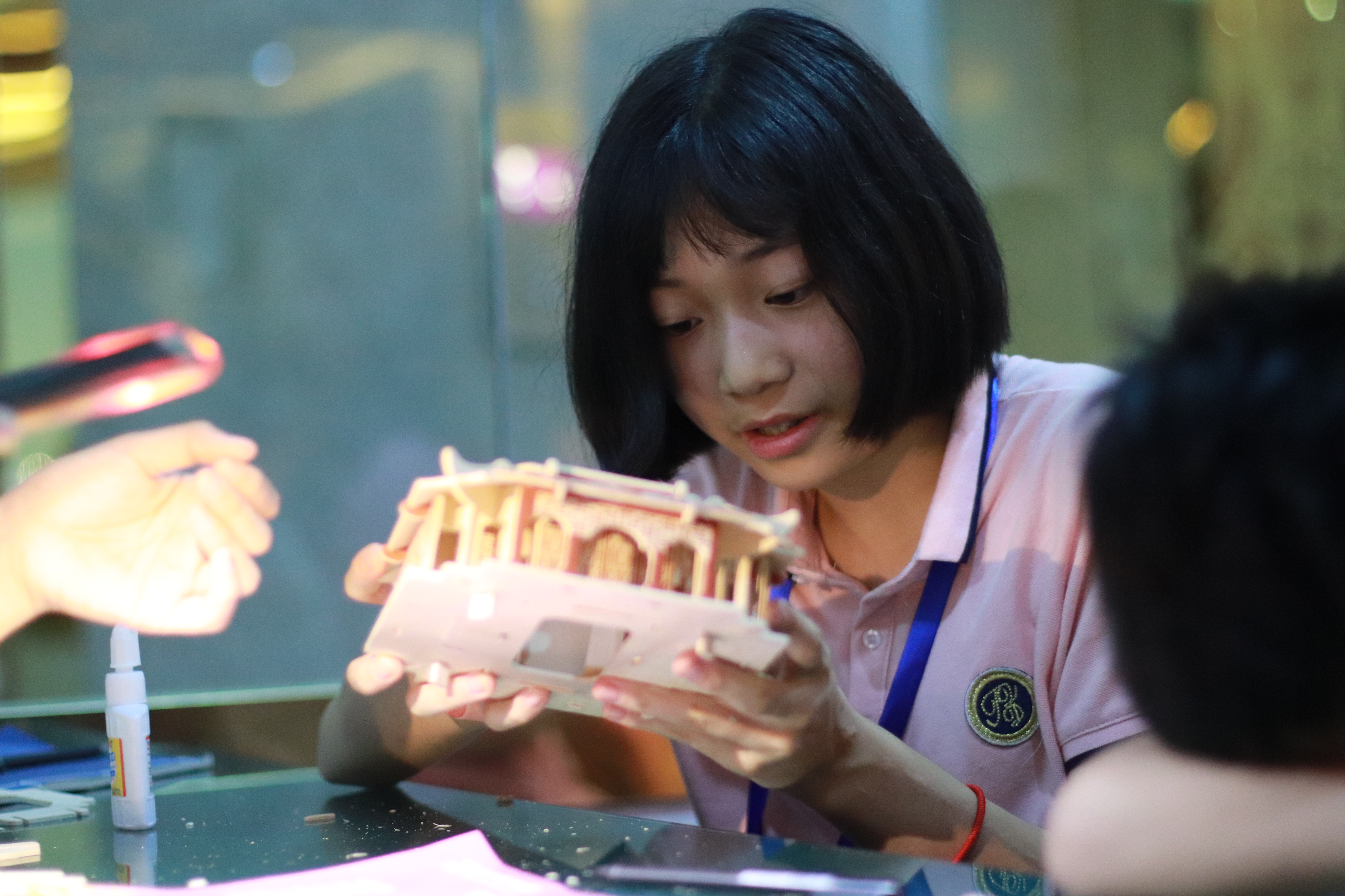 孩子们在制作拼图1 孩子们在制作拼图1
