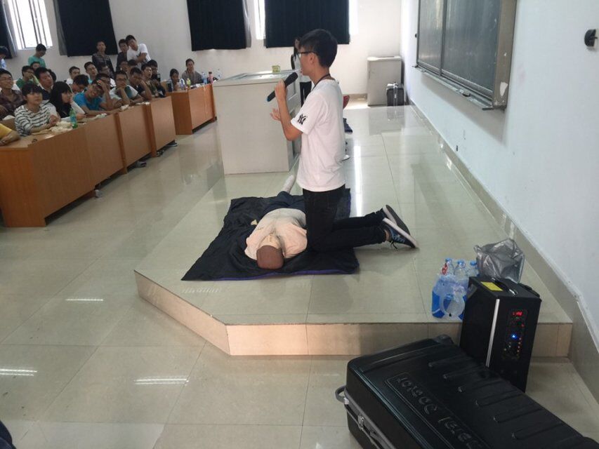 机械工程及自动化学院红十字会急救知识培训 (2) 机械工程及自动化学院红十字会急救知识培训 (2)
