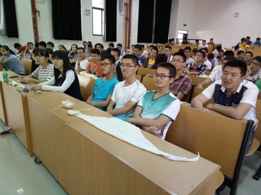 机械工程及自动化学院红十字会急救知识培训 (5) 机械工程及自动化学院红十字会急救知识培训 (5)